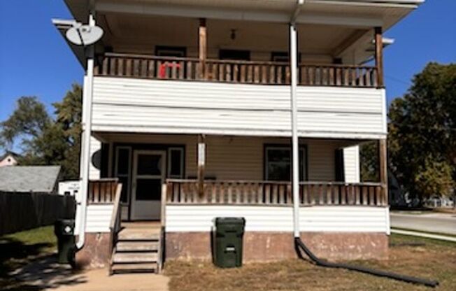 2 beds, 1 bath, $1,100, Unit 3117 Marshall Ave