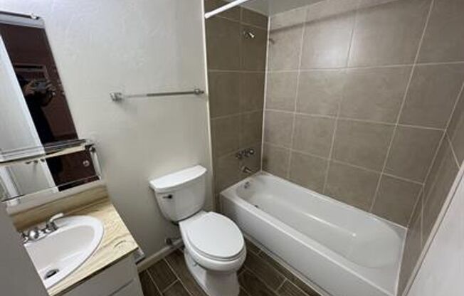 Studio, 1 bath, 332 sqft, $645, Unit 15