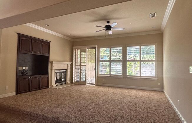 Large Single Story 3 Bedroom + Den - Empire Ranch