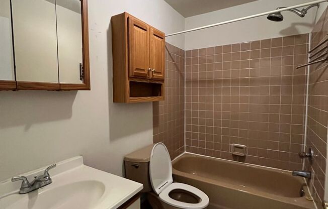 1 bed, 1 bath, $1,095, Unit 2