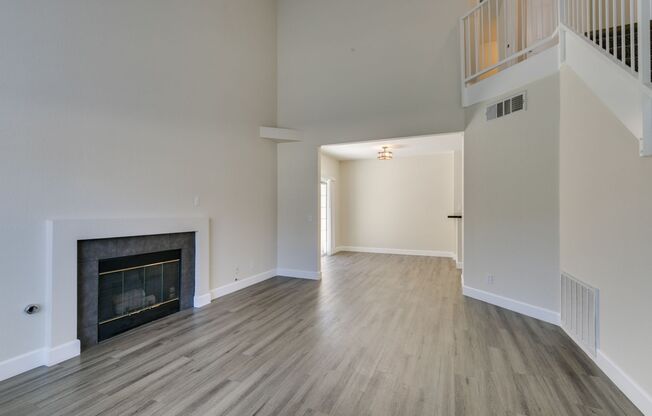 Amazing !! 2 Bedroom 2.5 Bathroom Townhouse in Henderson.