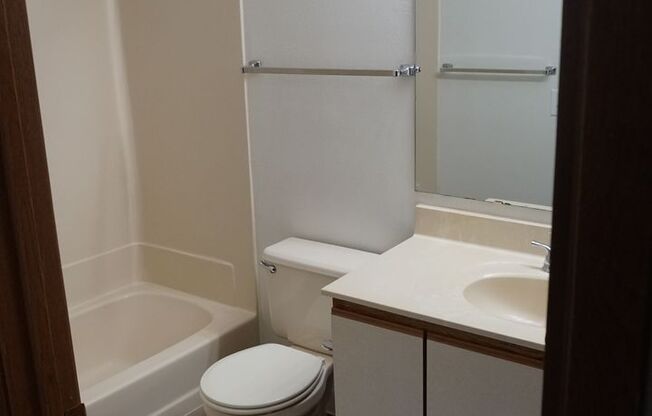 2 beds, 1.5 baths, 950 sqft, $1,434, Unit 5811-2A