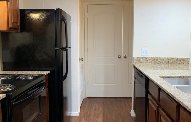 1 bed, 1 bath, 640 sqft, $675, Unit Building 5 Unit #64