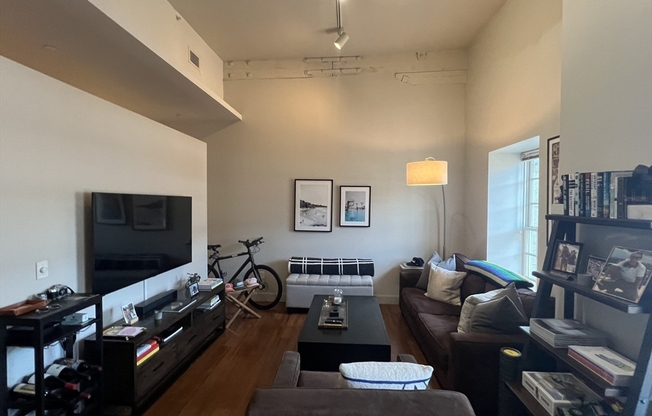 1 bed, 1 bath, 700 sqft, $2,975, Unit 313