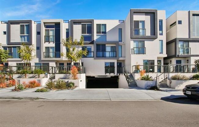 2 bedroom 2.5 bath Townhome, walking distance to Shelter Island