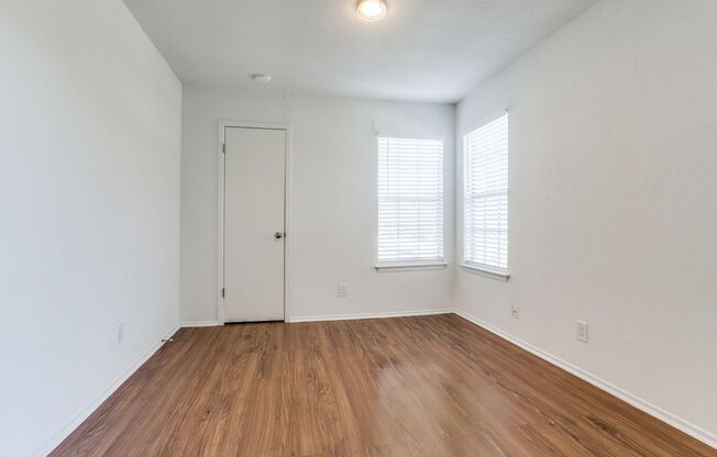 2 beds, 1 bath, $1,500, Unit #2033