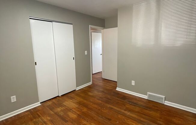 3 beds, 1.5 baths, $1,325, Unit 1711 Elaine Road