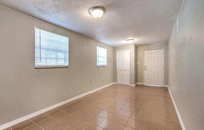 Very nice large 5 bedroom/3 bathroom home in booming Ybor city area