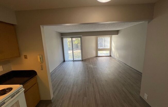 2 beds, 1 bath, $1,045, Unit 2569IRB