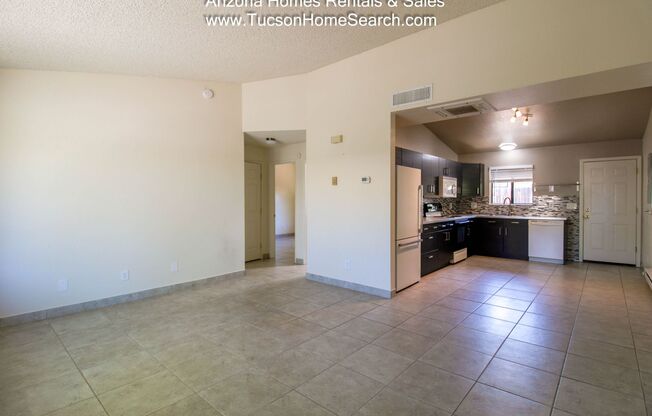 2 beds, 1 bath, $1,450, Unit 1320 N Walnut  Blvd