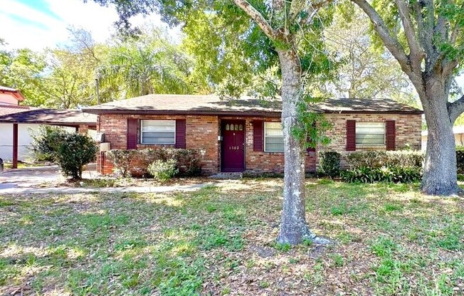 1502 W COUNTRY CLUB DR