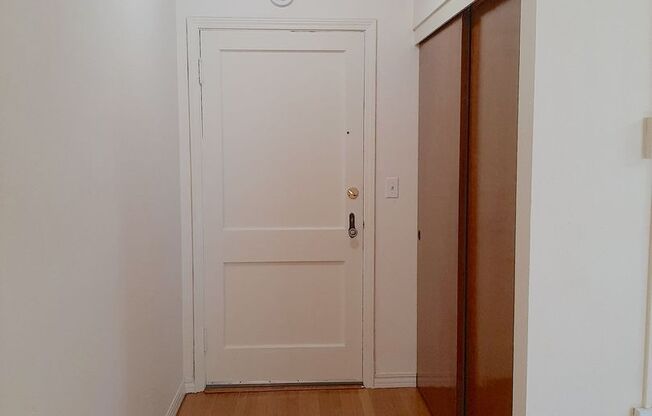 1 bed, 1 bath, 810 sqft, $1,300, Unit 103