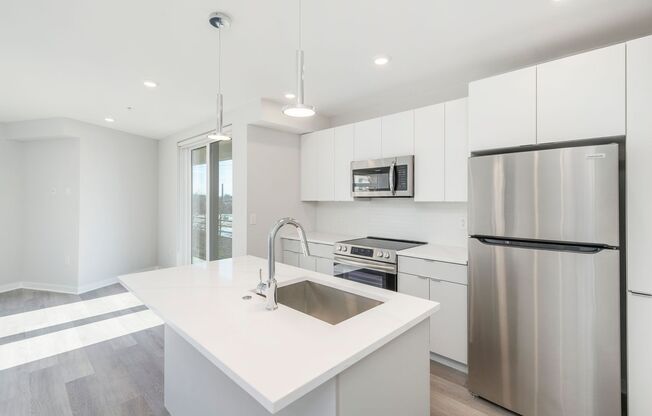 2 beds, 2 baths, 927 sqft, $1,935, Unit B220