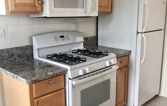 2 beds, 1 bath, $2,650, Unit 8