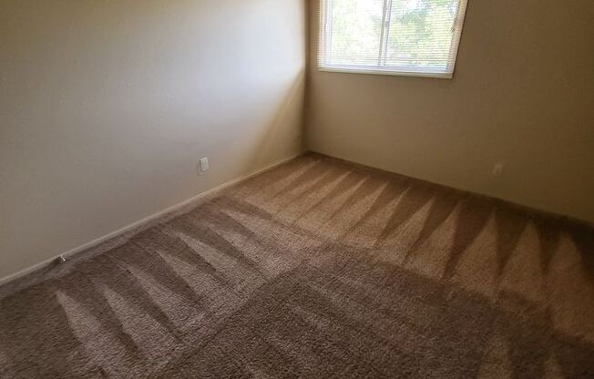 1 bed, 1 bath, 850 sqft, $1,050, Unit 7-733