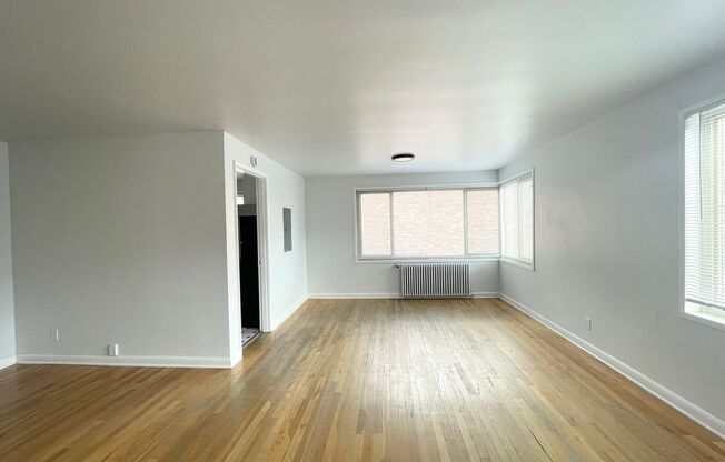 1 bed, 1 bath, 800 sqft, $1,995, Unit Hamrick 303