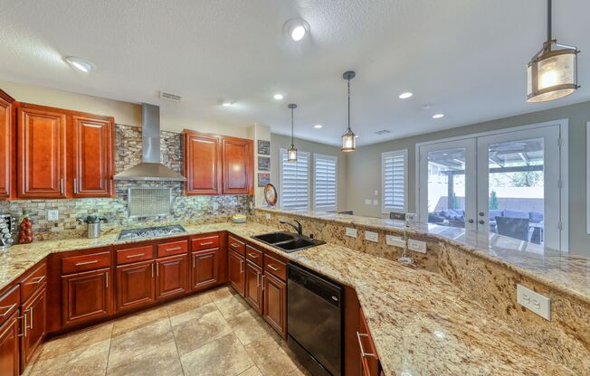 MOVE-IN SPECIAL! LOADED W/ UPGRADES! STUNNING 3BD/2.5BA NEAR SUMMERLIN!