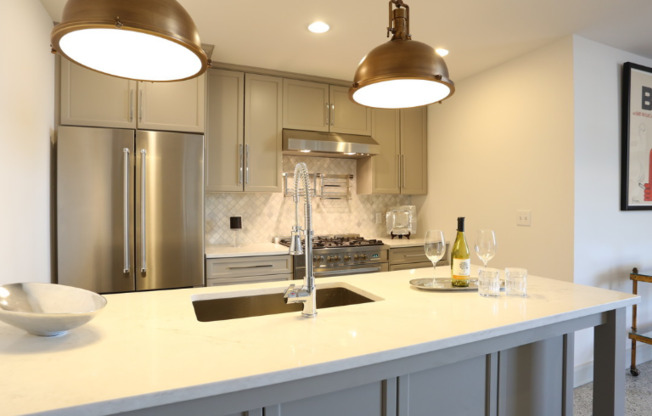 1 bed, 1 bath, 749 sqft, $1,675, Unit 406