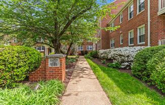 Cozy & Updated Condo in Prime Alexandria Location