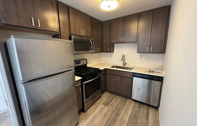 2 beds, 1 bath, $1,395, Unit 102