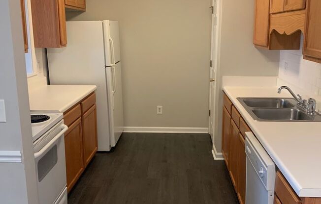 PRICE REDUCED! Ready to Move-In! Beautiful 3 BD/ 2 BATH Condo