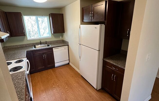 2 beds, 1 bath, 850 sqft, $1,600, Unit 34