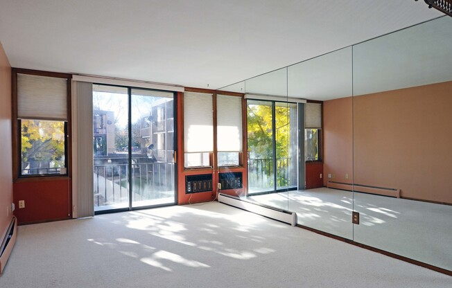 Cozy 1 bed 1 bath condo in Mpls! Shared pool, off street parking and more! COME SEE!