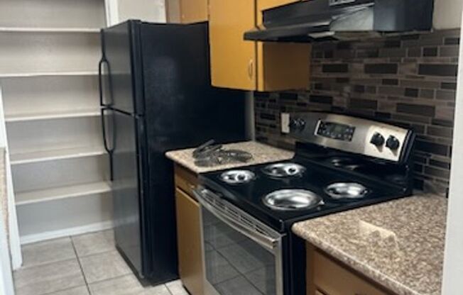 2 beds, 2 baths, 1,075 sqft, $1,300, Unit 56