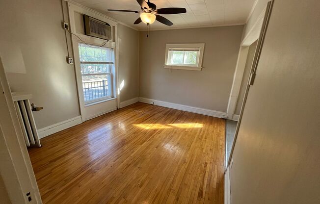 Studio, 1 bath, 450 sqft, $895, Unit 107