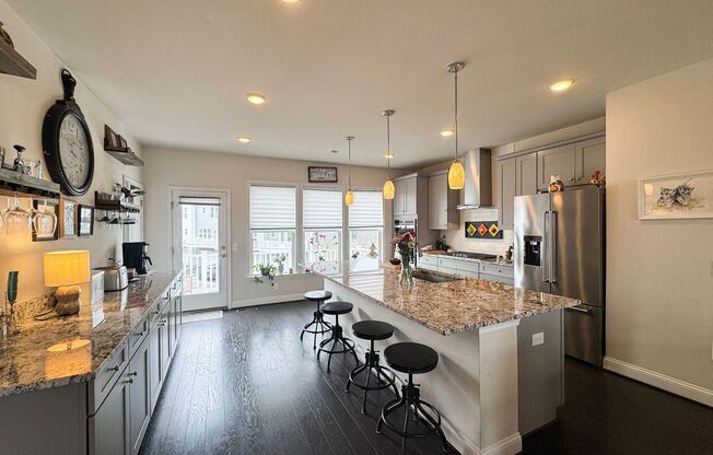 Fantastic 4 Bed 3.5 Bath End Unit Townhome In Potomac Shores Town Center