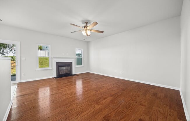 Fabulous 3-bed, 2.5-bath end-unit townhome in Harpers Mill of Lake Wylie!
