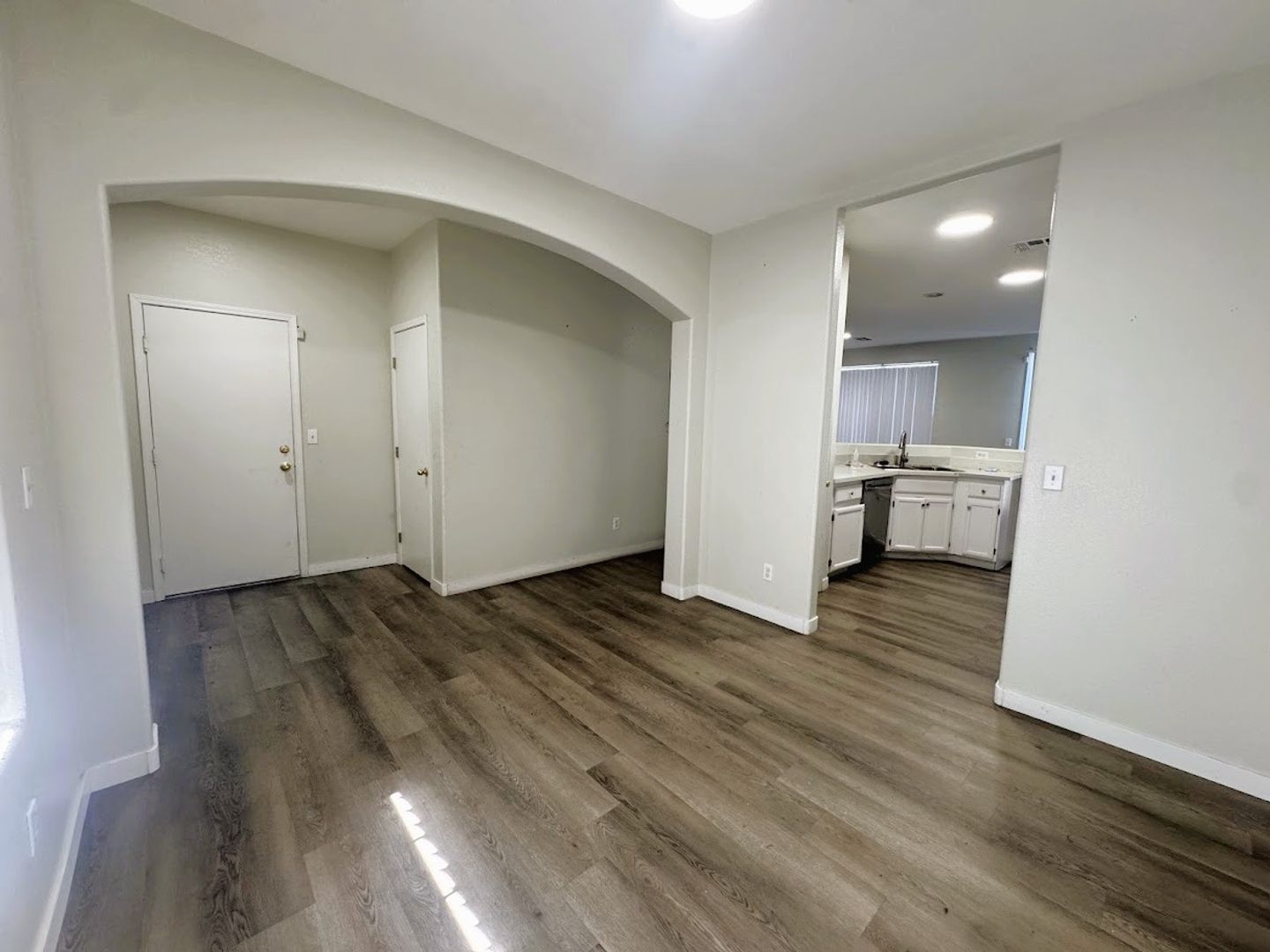 A SPACIOUS 2 STORY 4 BEDROOM 2.5 BATHROOM HOME LOCATED WITHIN THE GATED COMMUNITY OF CACTUS SPRINGS NEARBY MANY SHOPPING CENTERS AND NEAR THE 215. A MUST SEE!!