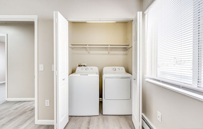 3 beds, 1.5 baths, 1,300 sqft, $1,699, Unit 105 - 01