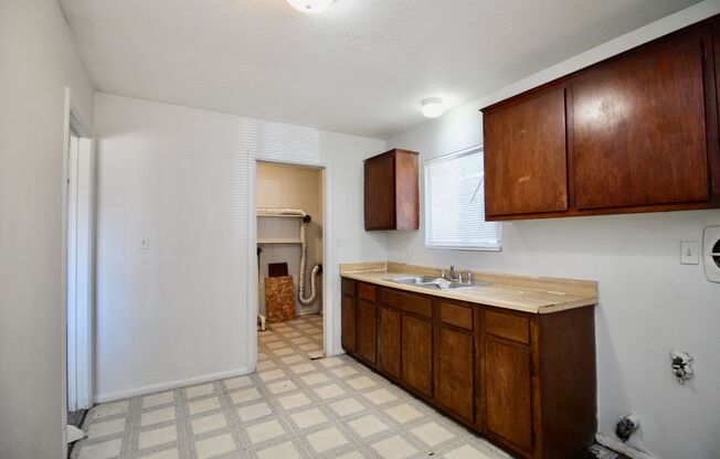 2 beds, 1 bath, $650, Unit Unit - A