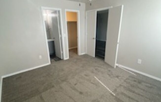 2 beds, 2 baths, 856 sqft, $920, Unit 2827-1805