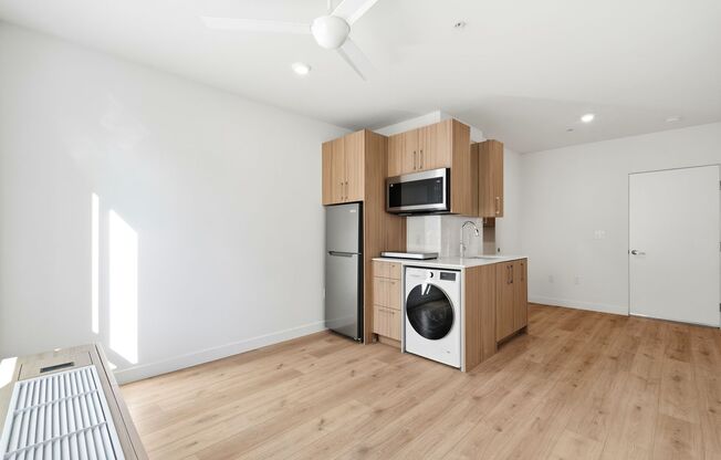 Studio, 1 bath, 211 sqft, $1,444, Unit 102-C