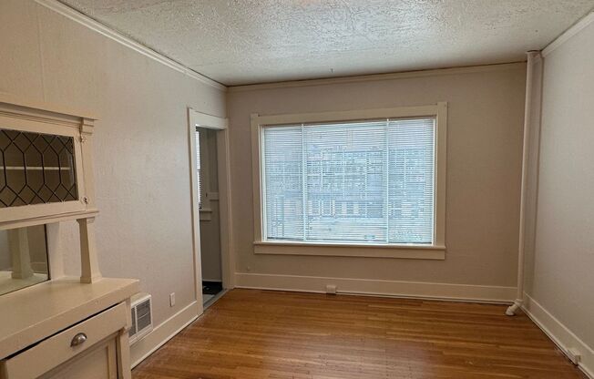 Studio, 1 bath, 330 sqft, $975, Unit 45