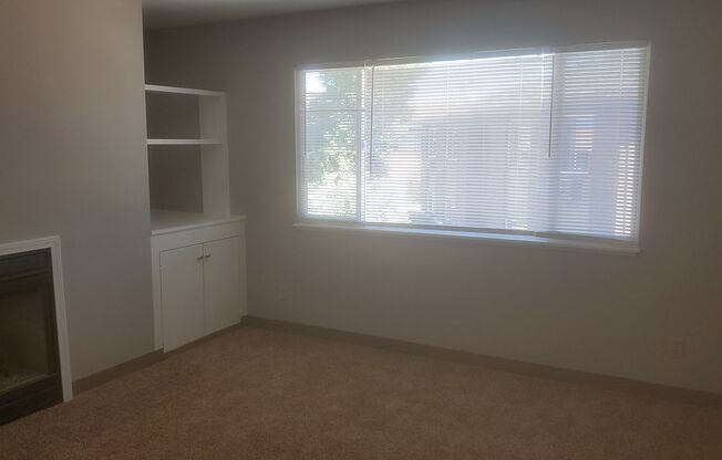 2 beds, 1 bath, $1,095, Unit 1