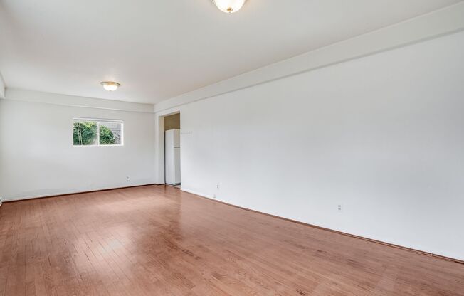 -- PRICE REDUCED -- 4 Bed, 2 Bath Rental Home in SE Portland!