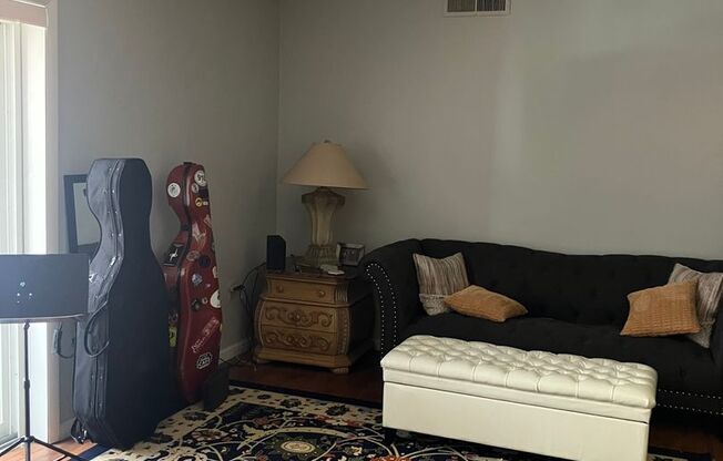 116 W. 8th St-Riverview Apts
