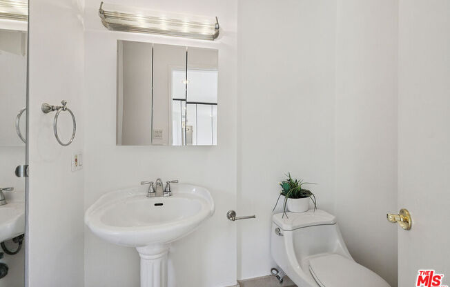 2 beds, 2 baths, 974 sqft, $4,000, Unit 1102