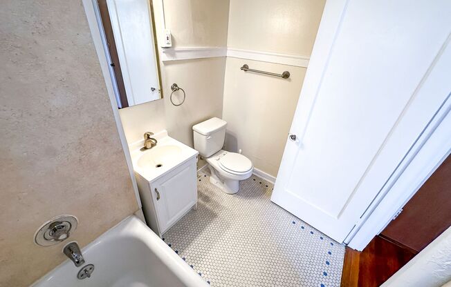 Studio, 1 bath, 437 sqft, $1,395, Unit 102