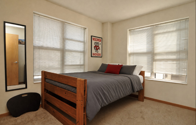 4 beds, 2 baths, $4,700, Unit 1103