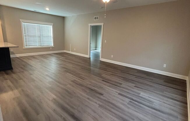1 bed, 1 bath, 985 sqft, $875, Unit 921