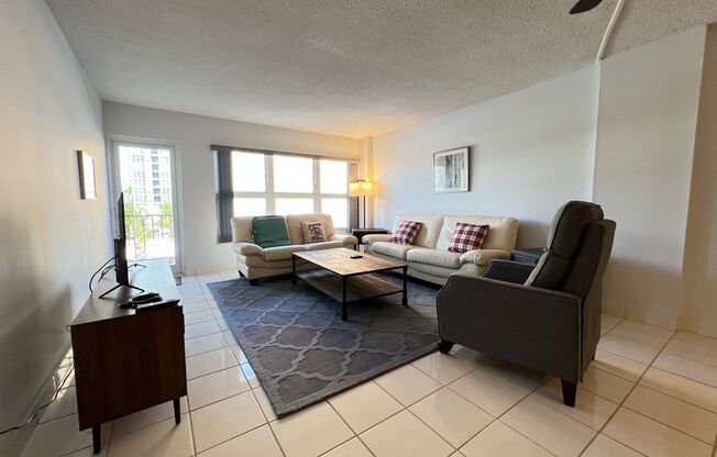 2 Bed 2 Bath Condo Just Steps From The Ocean In East Pompano Beach!!!