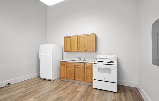 Studio, 1 bath, 1,000 sqft, $649, Unit 111 S McDonald St