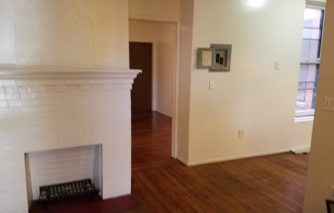 1 bed, 1 bath, 600 sqft, $1,125, Unit 71-06