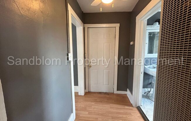 FOR LEASE | Riverview | 1 Bed, 1 Bath Garage Apartment