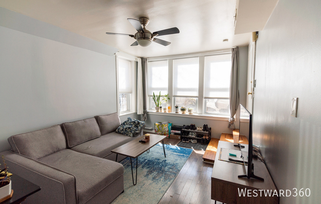 1019 N PAULINA