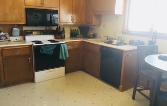 2 beds, 1 bath, $1,295, Unit 8621